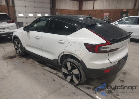 2022 Volvo C40 Recharge Pure Electric P8 Ultimate z USA, uszkodzony, nr VIN YV4ED3GB7N2009435